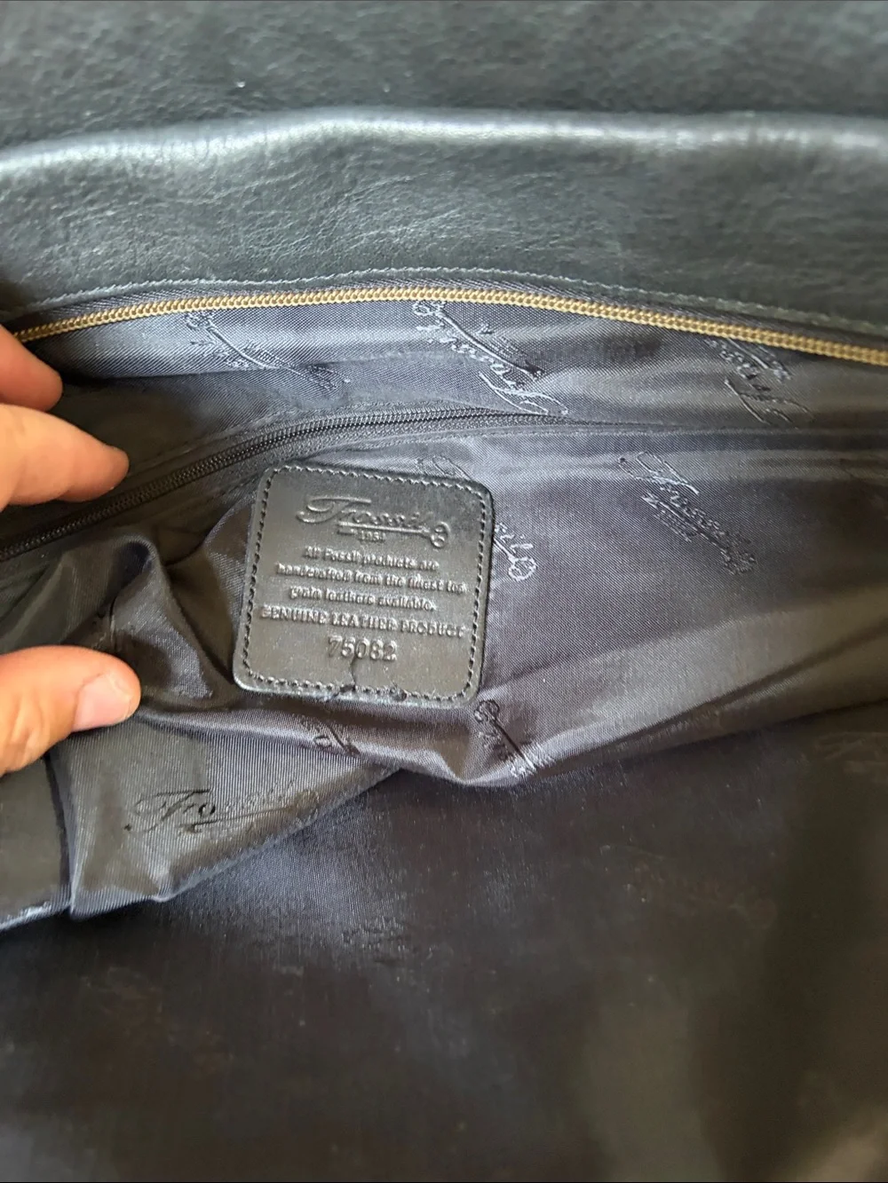 Fossil Black Leather Shoulder Tote with Front Zip Pocket vintage large size.